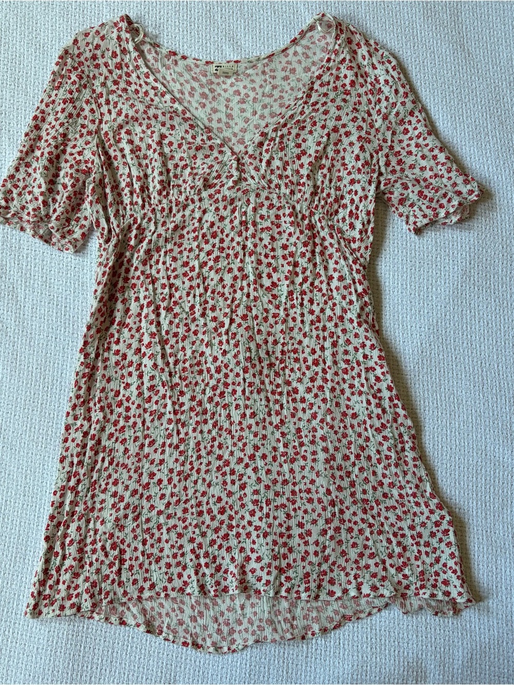 Billabong White and Red Floral Short Sleeve Summer Dress Size Women’s Medium